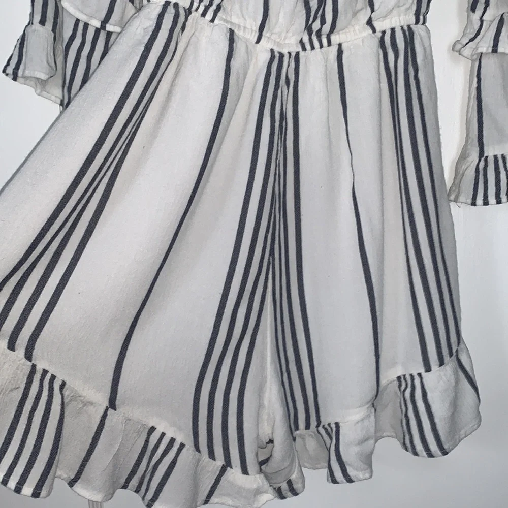 American Eagle XS Striped Ruffle Romper EUC Navy & White - Picture 9 of 15